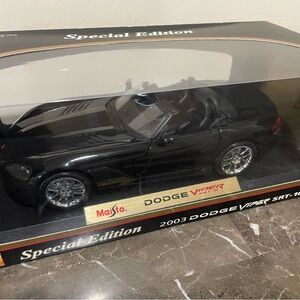 Maisto Diecast 1:18 Scale 2003 Dodge Viper SRT-10 NIB